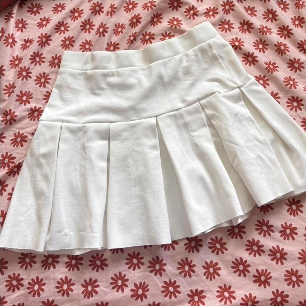Elegant White Pleated Skirt